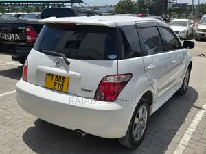 Toyota IST 2007 White