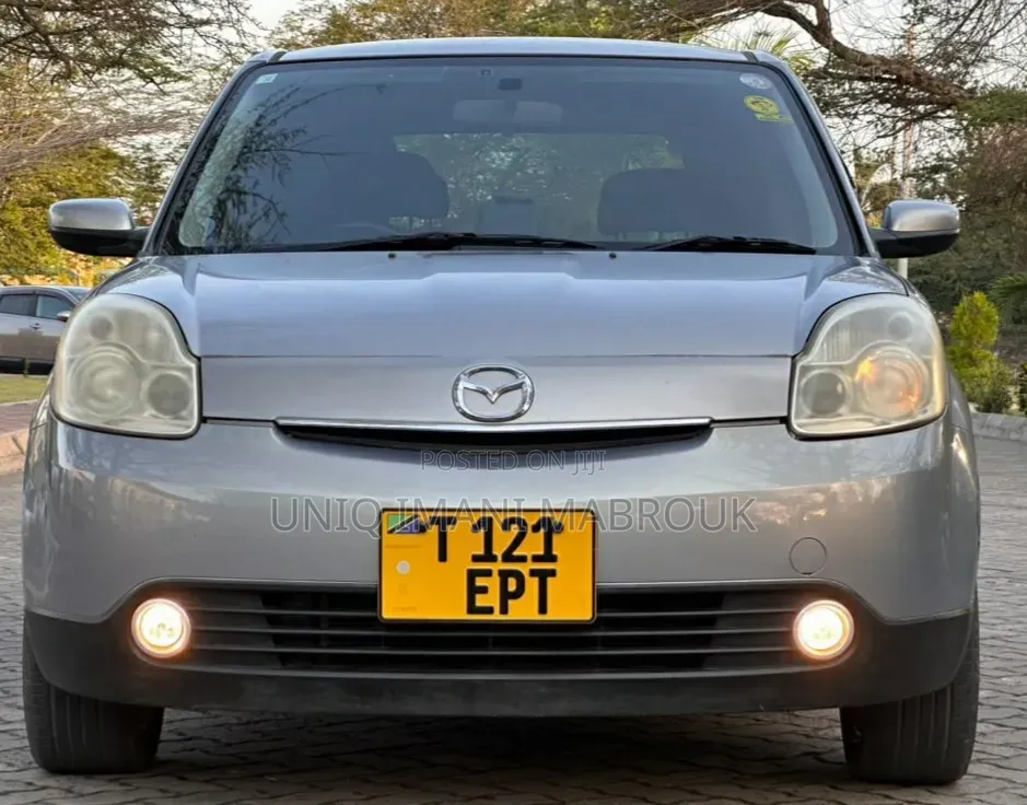 Mazda Verisa 2004 Gray