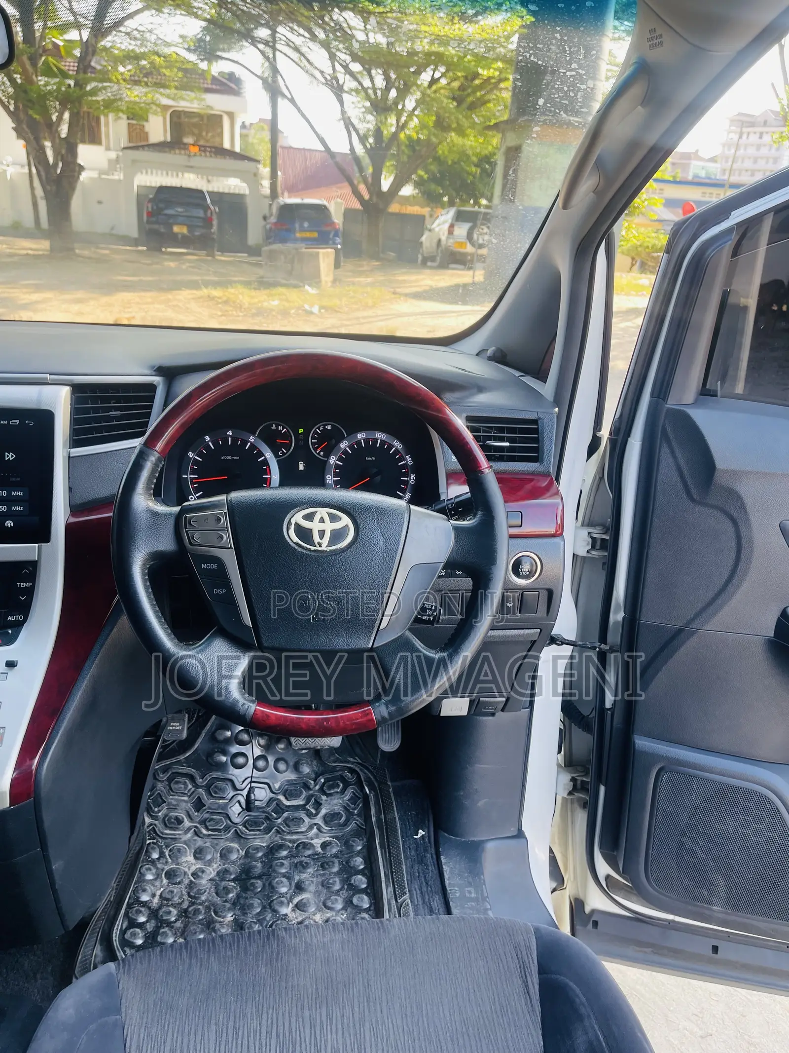 Toyota Alphard 2.4 Petrol AWD 2009 White