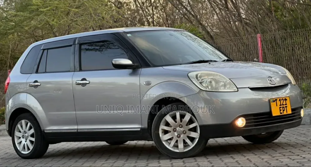 Mazda Verisa 2004 Gray