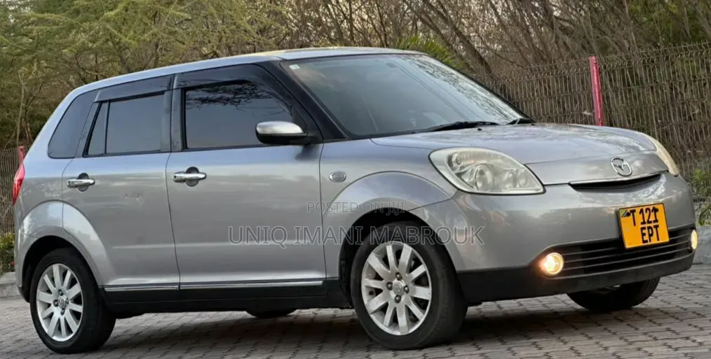 Mazda Verisa 2004 Gray
