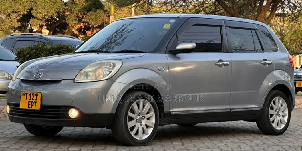 Mazda Verisa 2004 Gray
