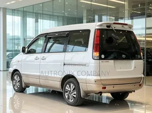 Toyota Noah 2001 Off white
