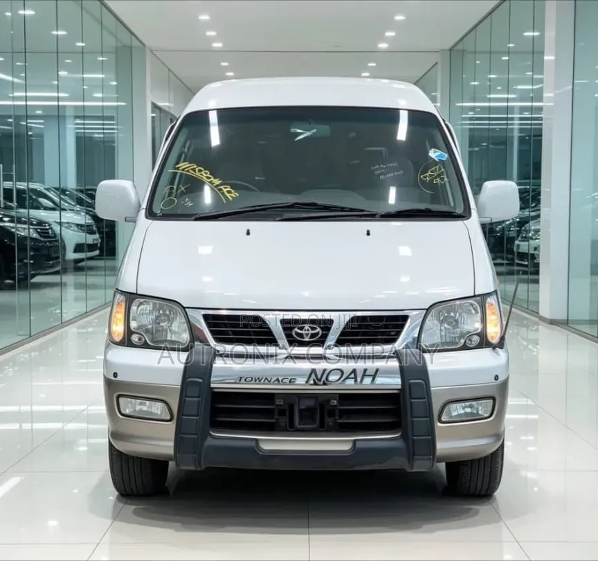 Toyota Noah 2001 Off white