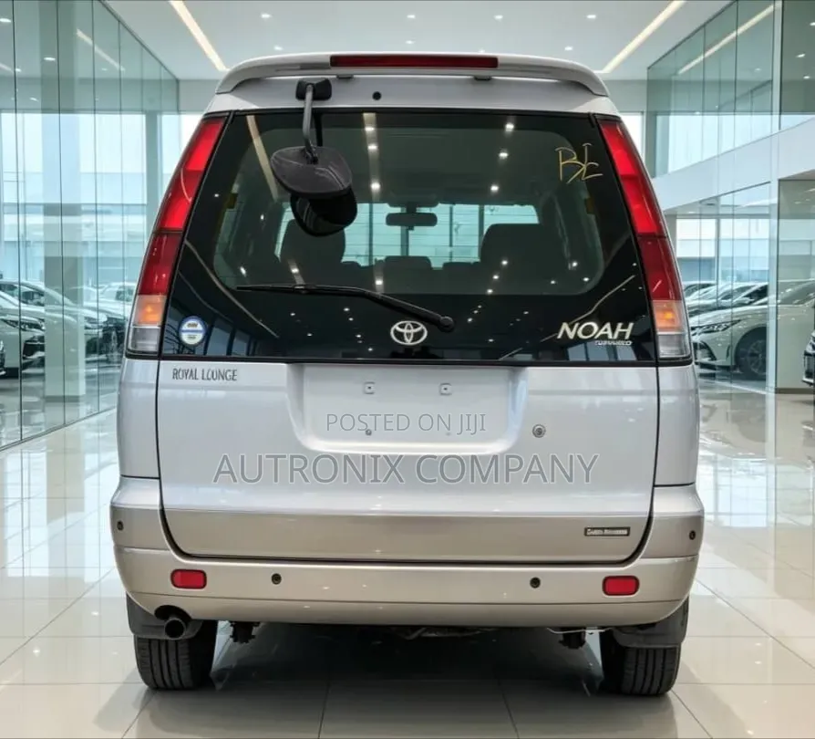 Toyota Noah 2001 Off white
