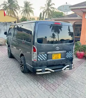 Toyota Grand HiAce 2002 Black