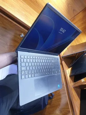 Laptop Dell Vostro 3520 8GB Intel Core i5 HDD 500GB