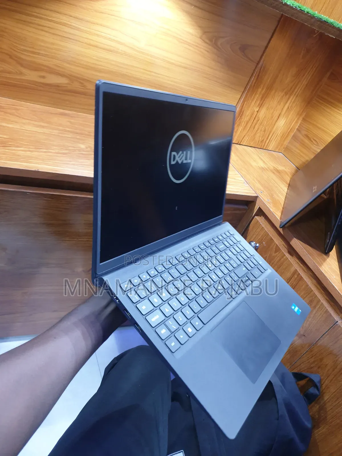 Laptop Dell Vostro 3520 8GB Intel Core i5 HDD 500GB