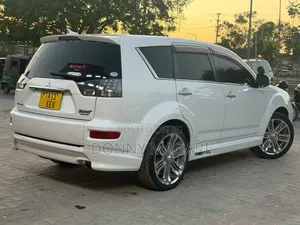 Mitsubishi Outlander 2010 White