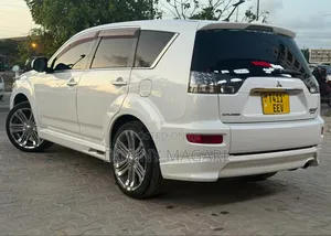 Mitsubishi Outlander 2010 White