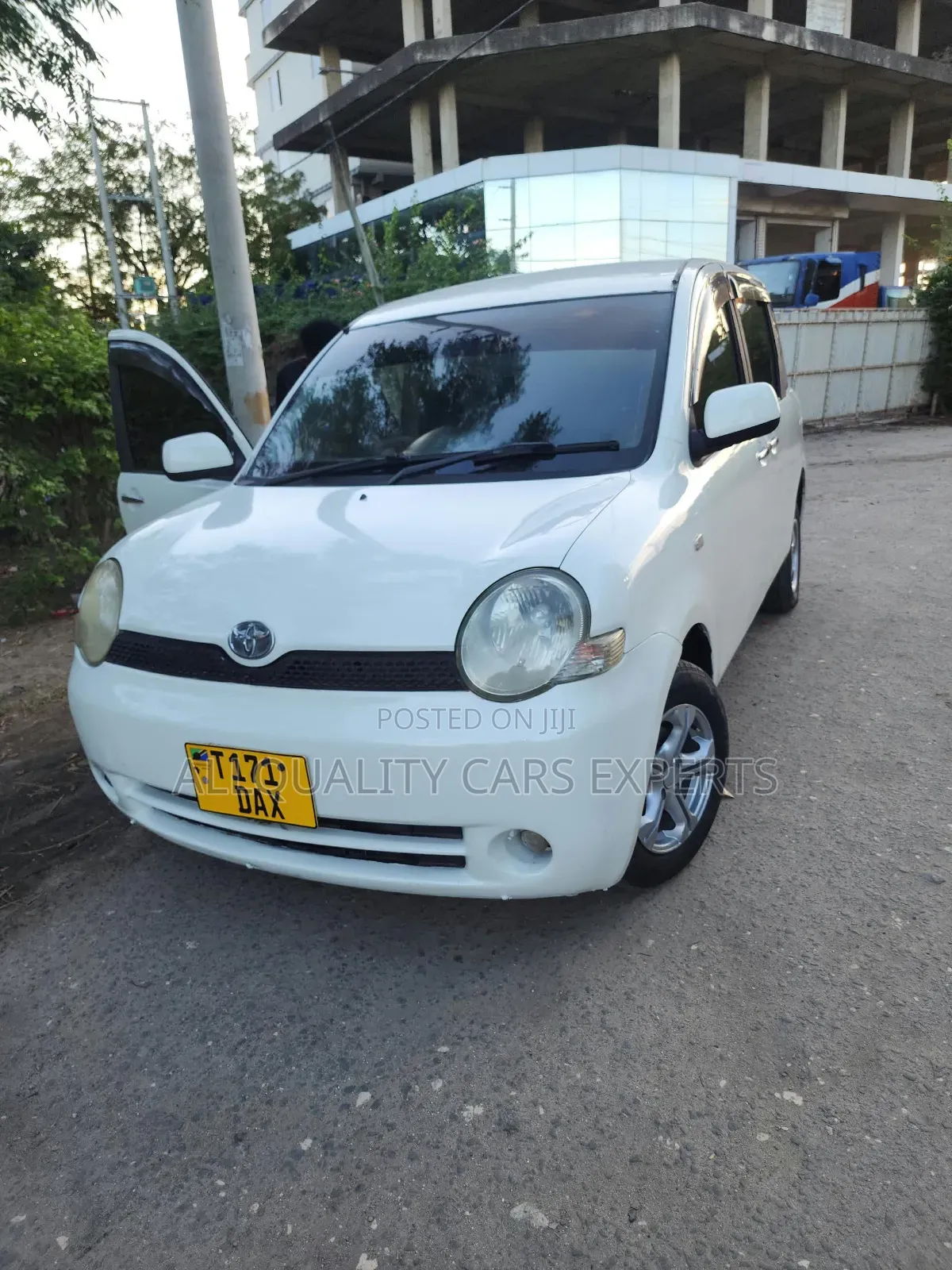 Toyota Sienta 2005 White