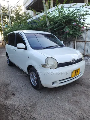 Toyota Sienta 2005 White