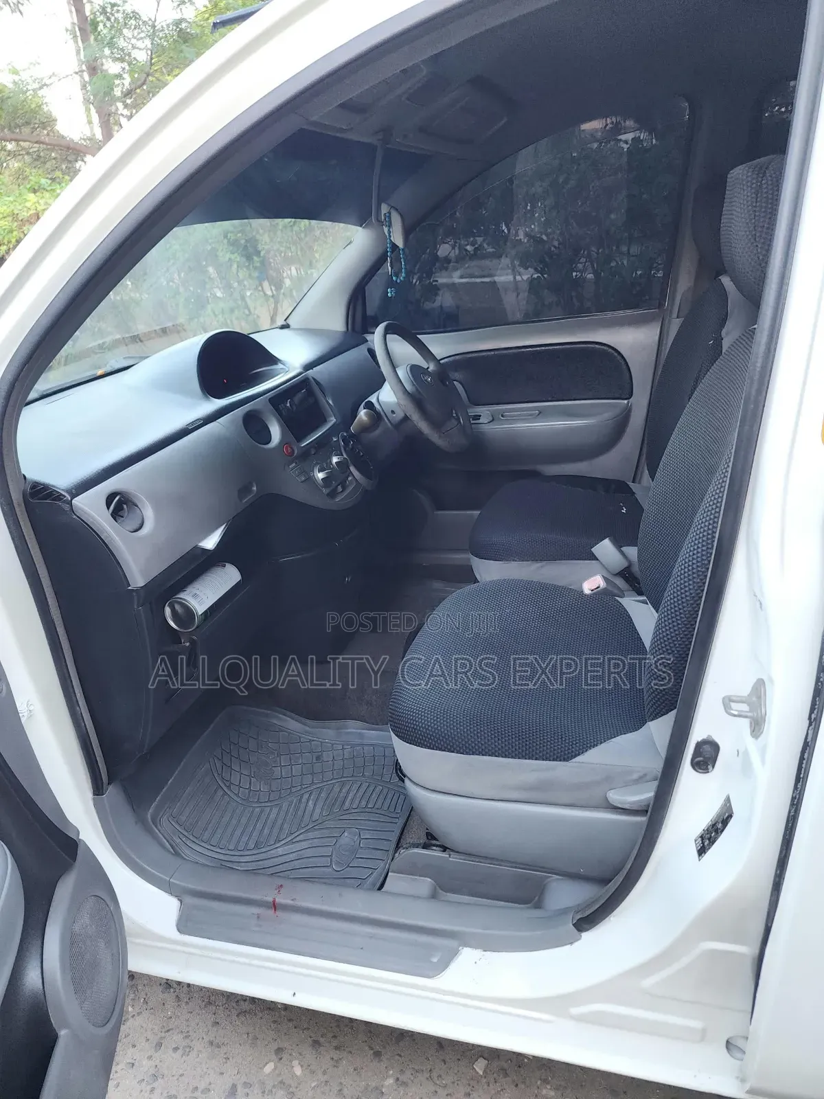 Toyota Sienta 2005 White