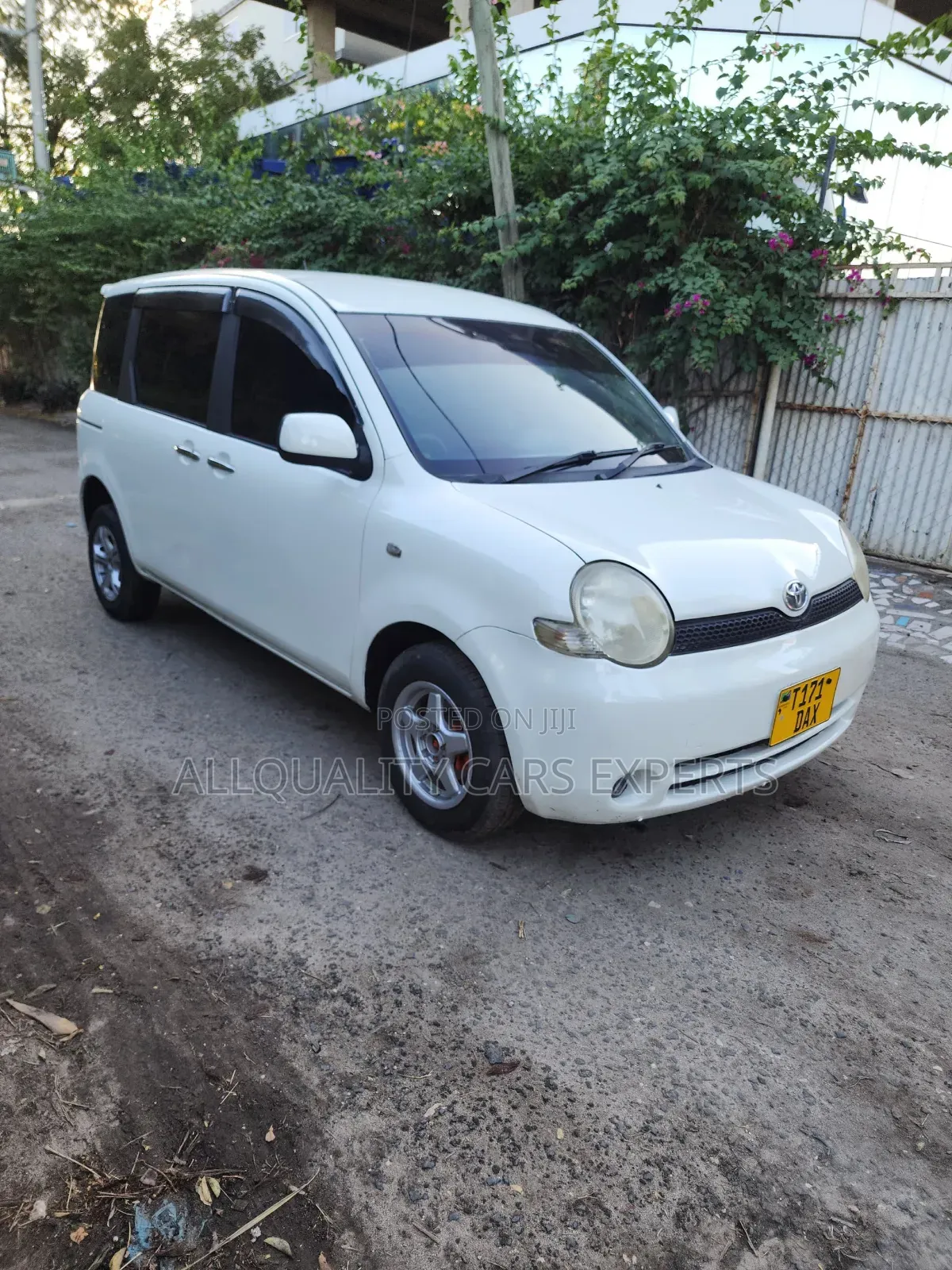 Toyota Sienta 2005 White