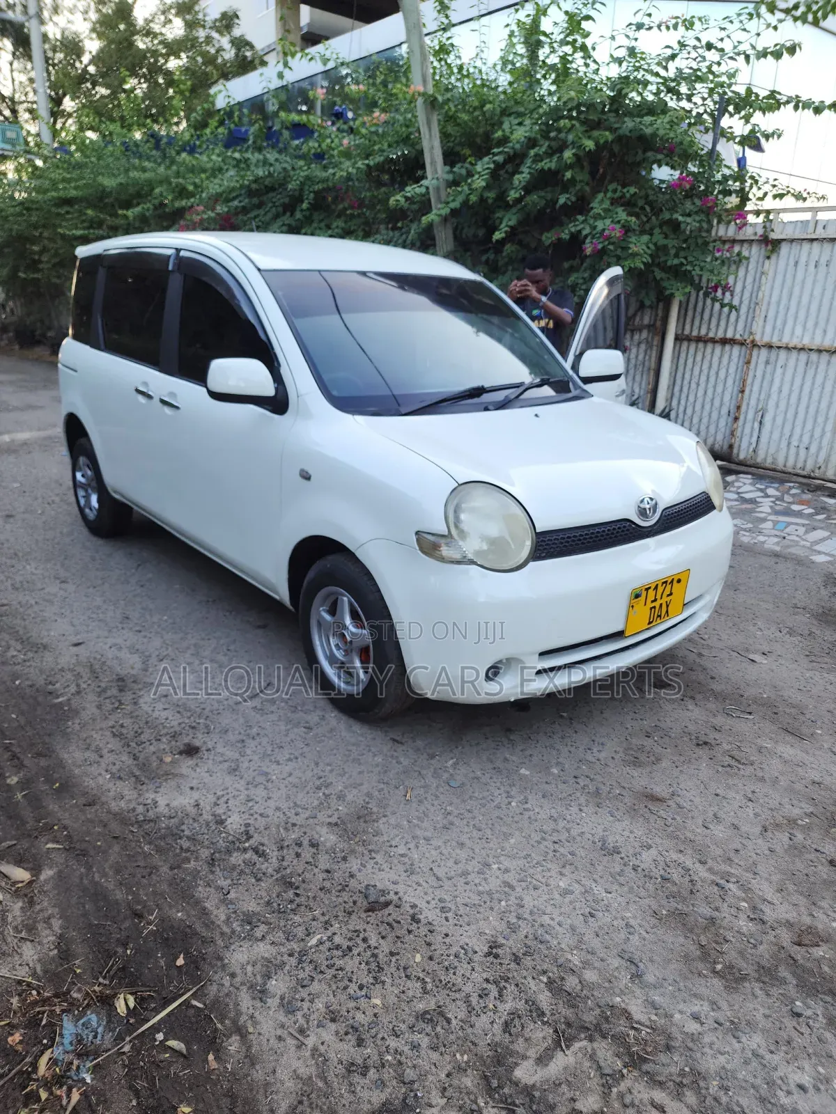 Toyota Sienta 2005 White