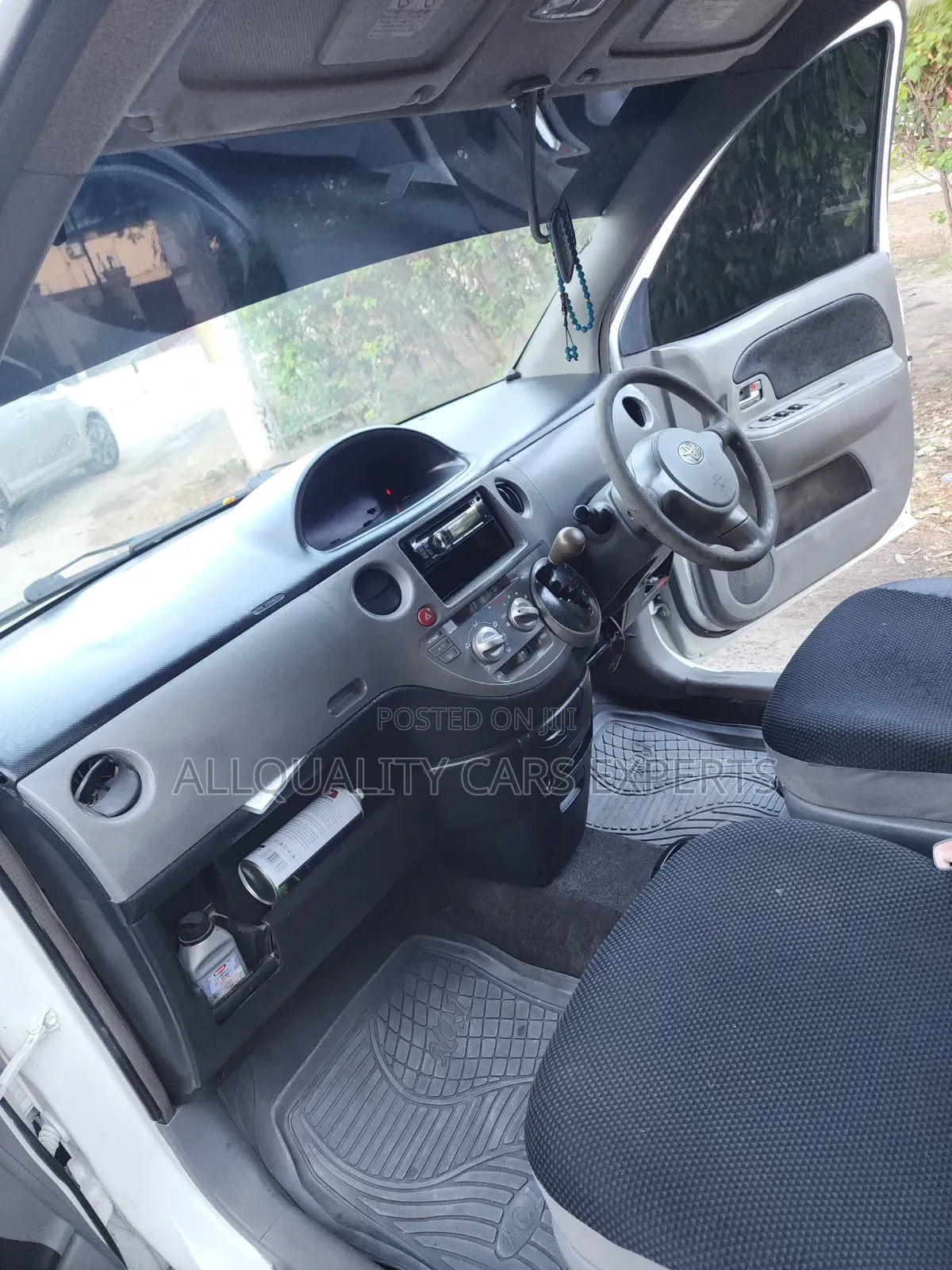 Toyota Sienta 2005 White