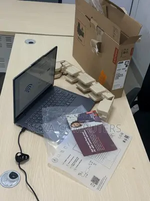 New Laptop Lenovo 8GB Intel Core Ultra 5 SSD 512GB