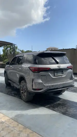 Toyota Fortuner 2.4 D AWD 2022 Silver