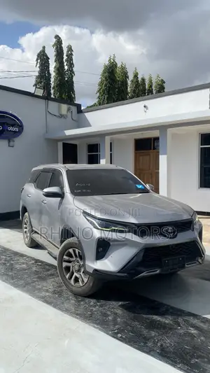 Toyota Fortuner 2.4 D AWD 2022 Silver