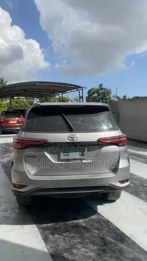 Toyota Fortuner 2.4 D AWD 2022 Silver