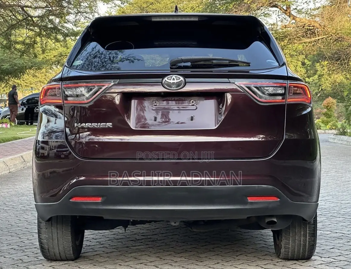 Toyota Harrier 2.0 2016 Maroon
