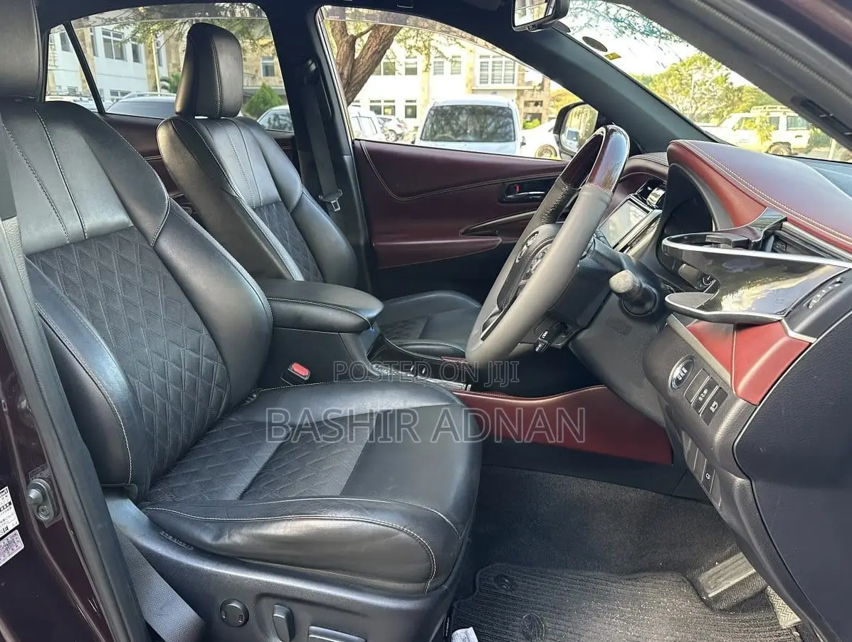 Toyota Harrier 2.0 2016 Maroon