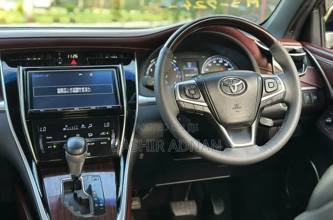Toyota Harrier 2.0 2016 Maroon