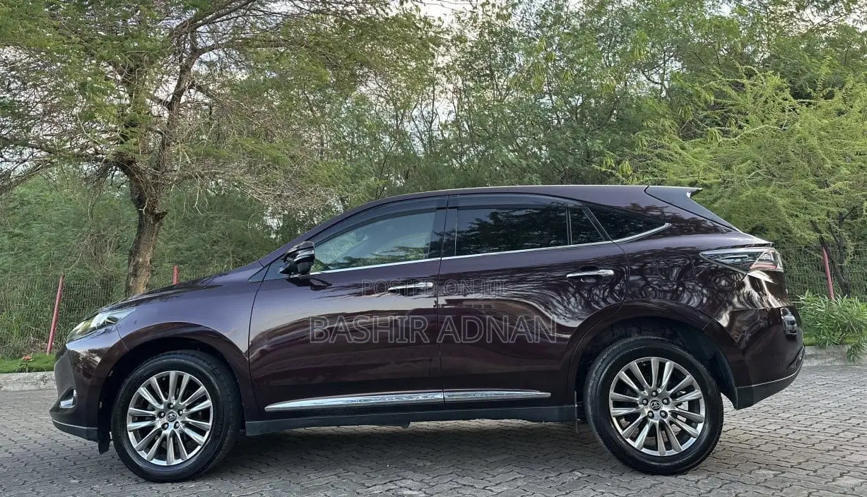 Toyota Harrier 2.0 2016 Maroon