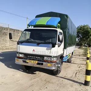 Mitsubishi Canter BOX BODY Tani 3.5(tonnes) Used Nzuri on Sale..