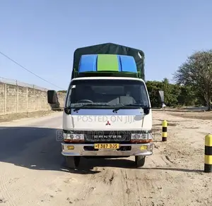 Mitsubishi Canter BOX BODY Tani 3.5(tonnes) Used Nzuri on Sale..
