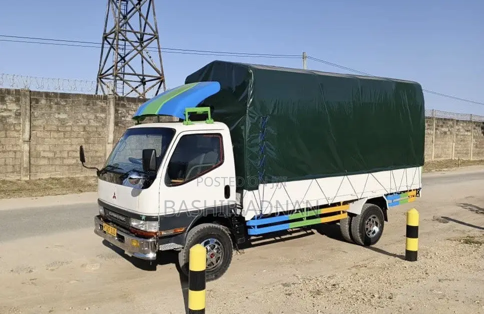 Mitsubishi Canter BOX BODY Tani 3.5(tonnes) Used Nzuri on Sale..