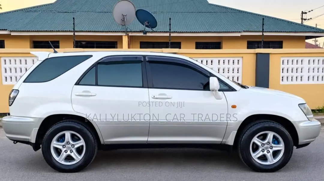 Toyota Harrier 2006 White
