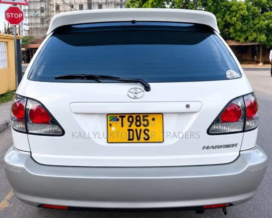 Toyota Harrier 2006 White