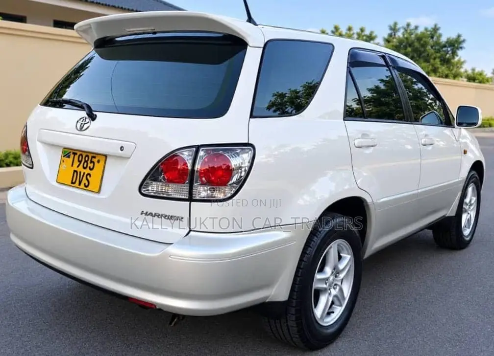 Toyota Harrier 2006 White