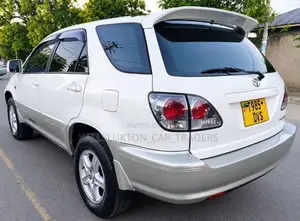 Toyota Harrier 2006 White