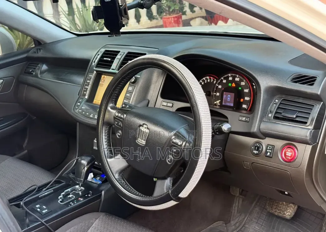 Toyota Crown 2008 White