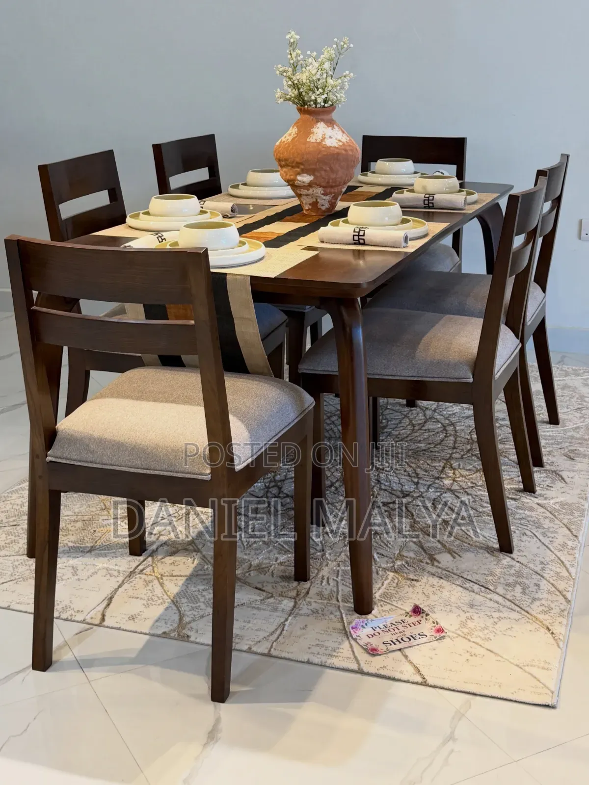 Dining Table Viti Sita Kali Ya Kisasa