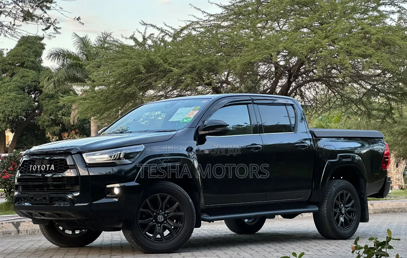 New Toyota Hilux 2024 Black