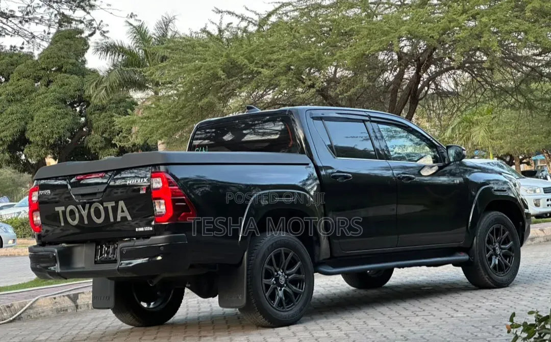 New Toyota Hilux 2024 Black