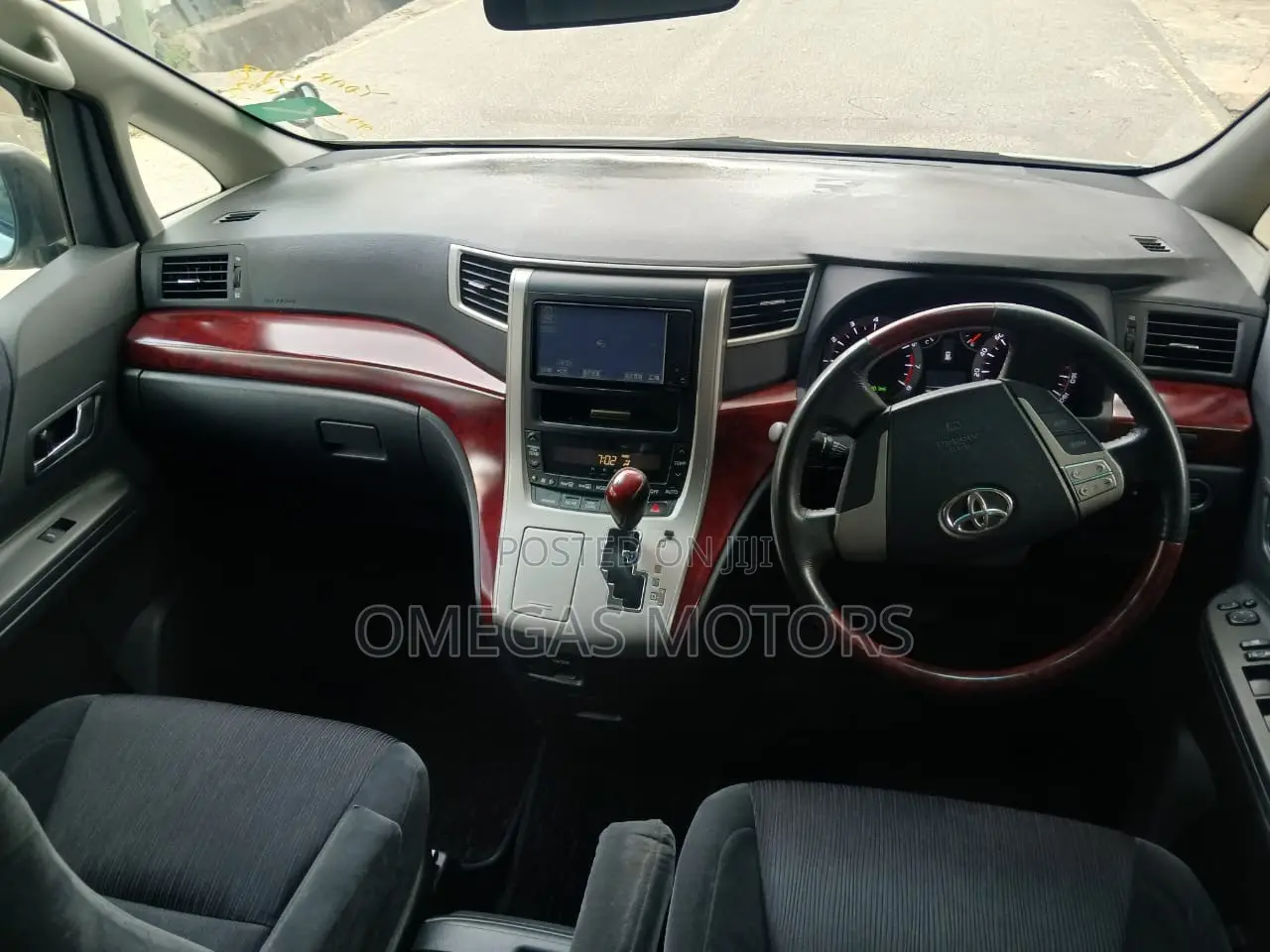 Toyota Vellfire V 2.4 4WD 7-Seater 2009 White