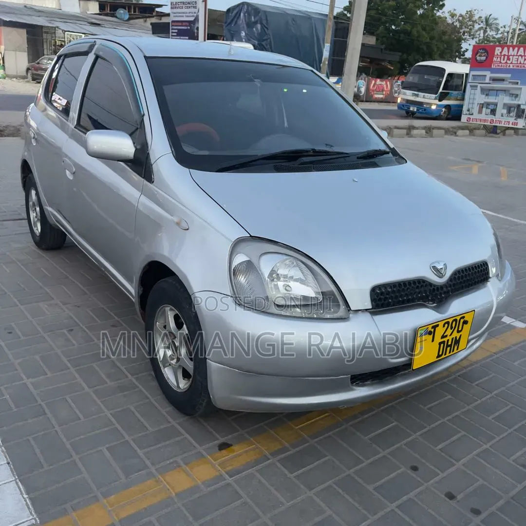 Toyota Vitz 2006 Silver