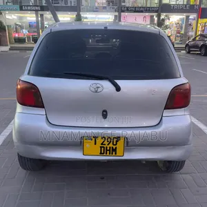 Toyota Vitz 2006 Silver