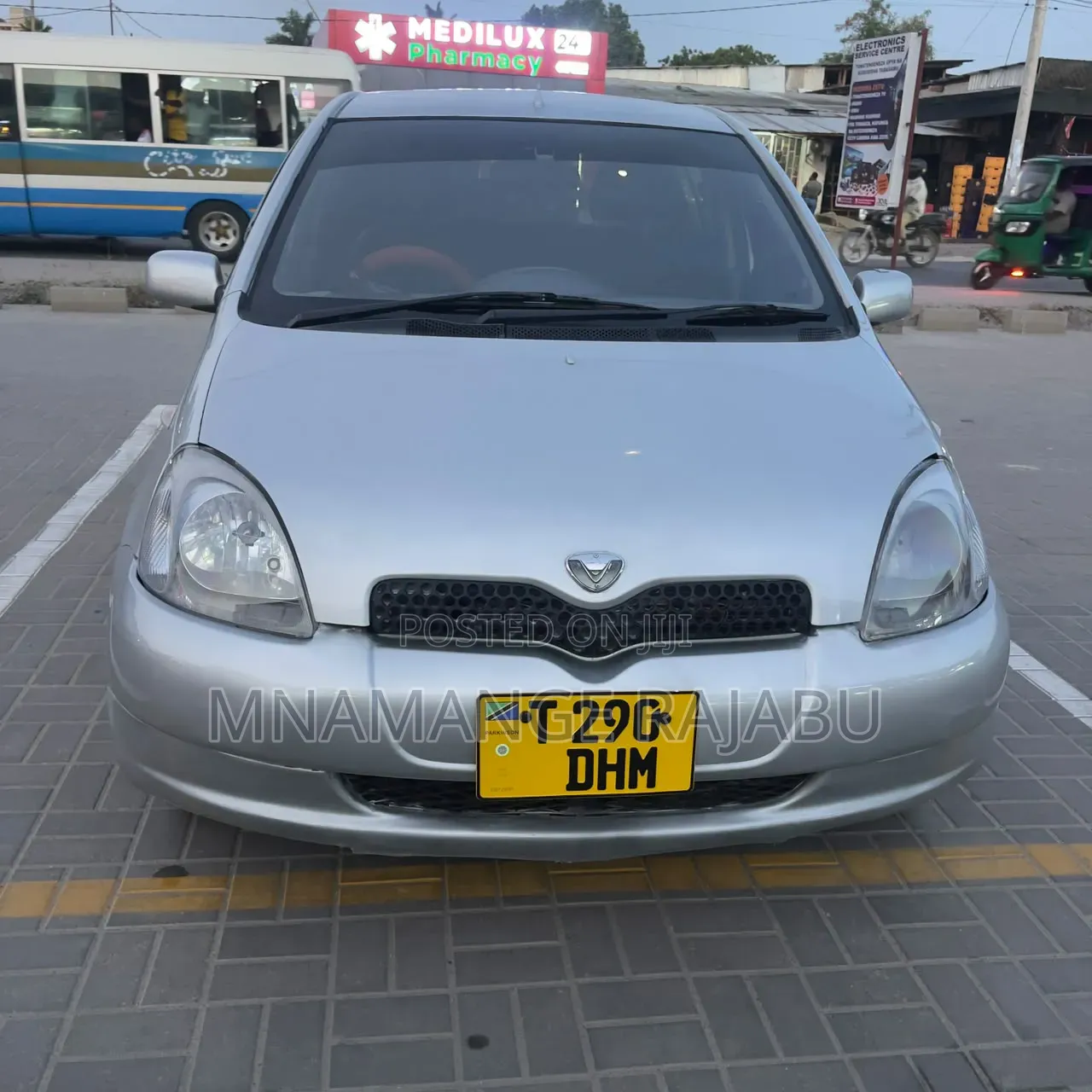 Toyota Vitz 2006 Silver