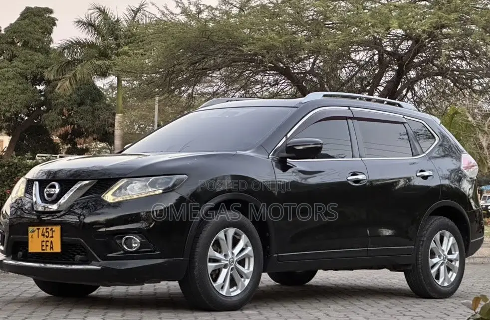 Nissan X-Trail 2.0 Petrol FWD 2014 Black