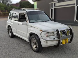 Suzuki Escudo 1999 White