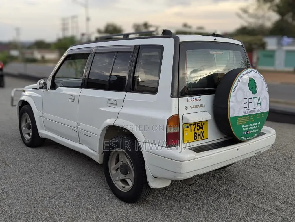 Suzuki Escudo 1999 White