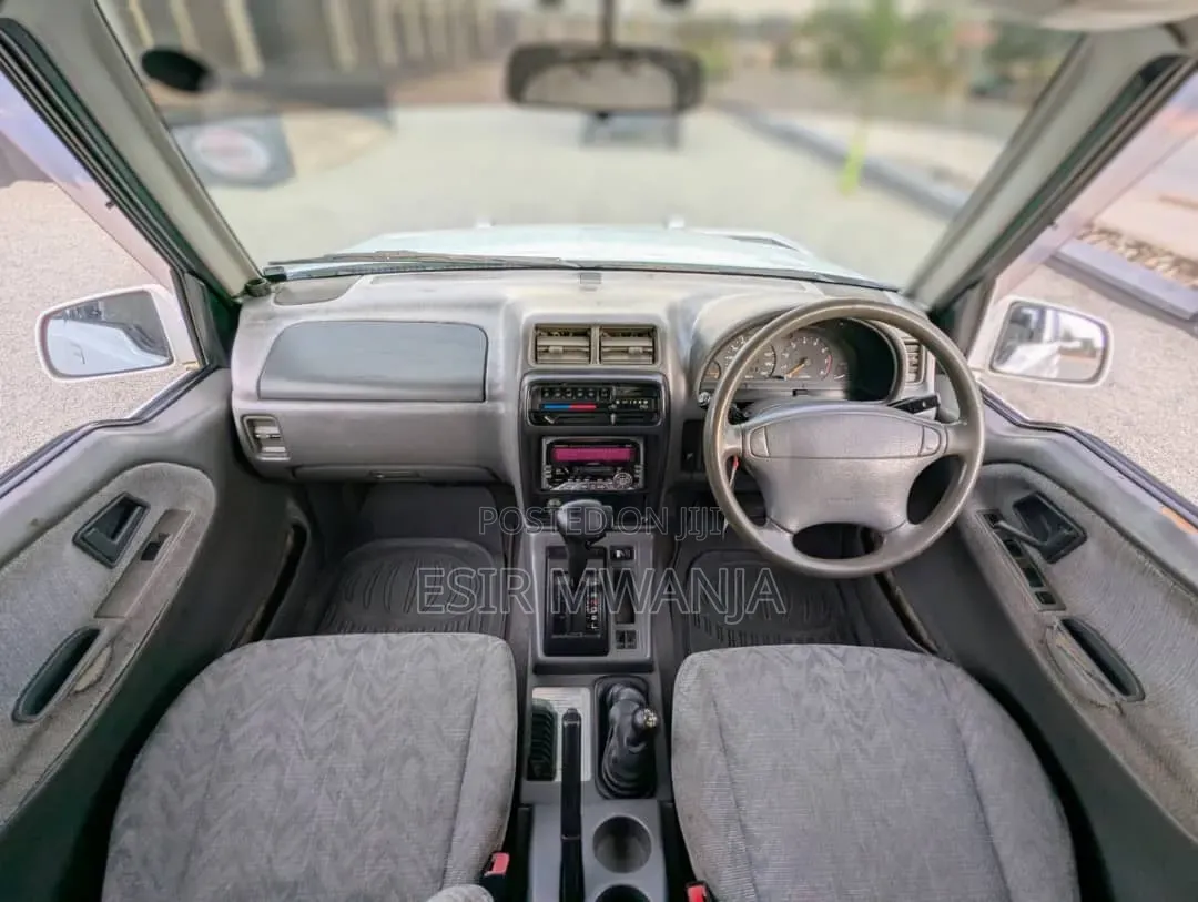 Suzuki Escudo 1999 White