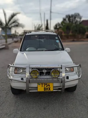 Suzuki Escudo 1999 White