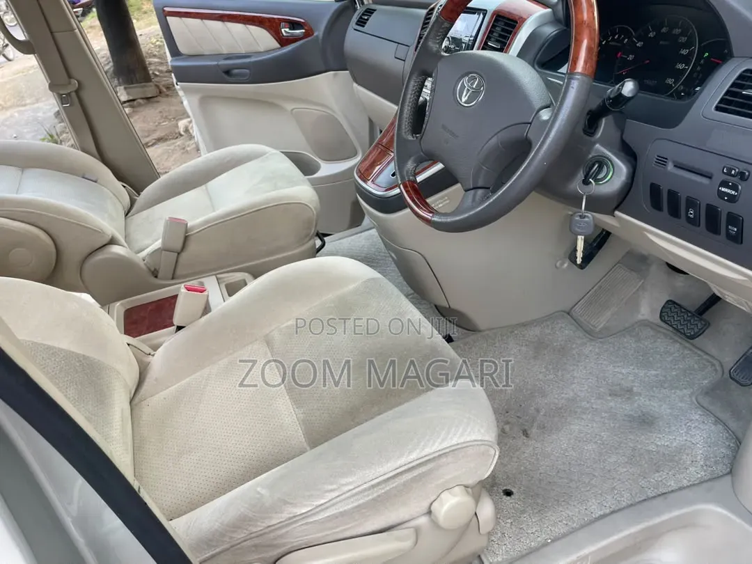 Toyota Alphard 2004 Silver