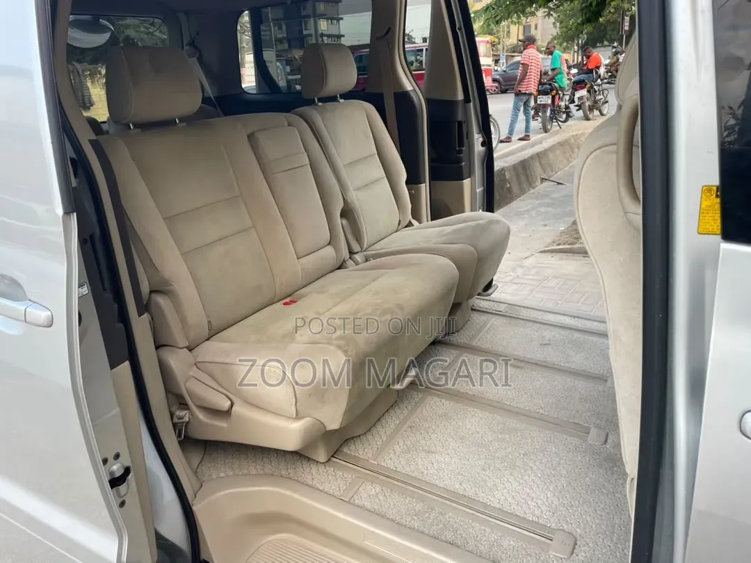Toyota Alphard 2004 Silver